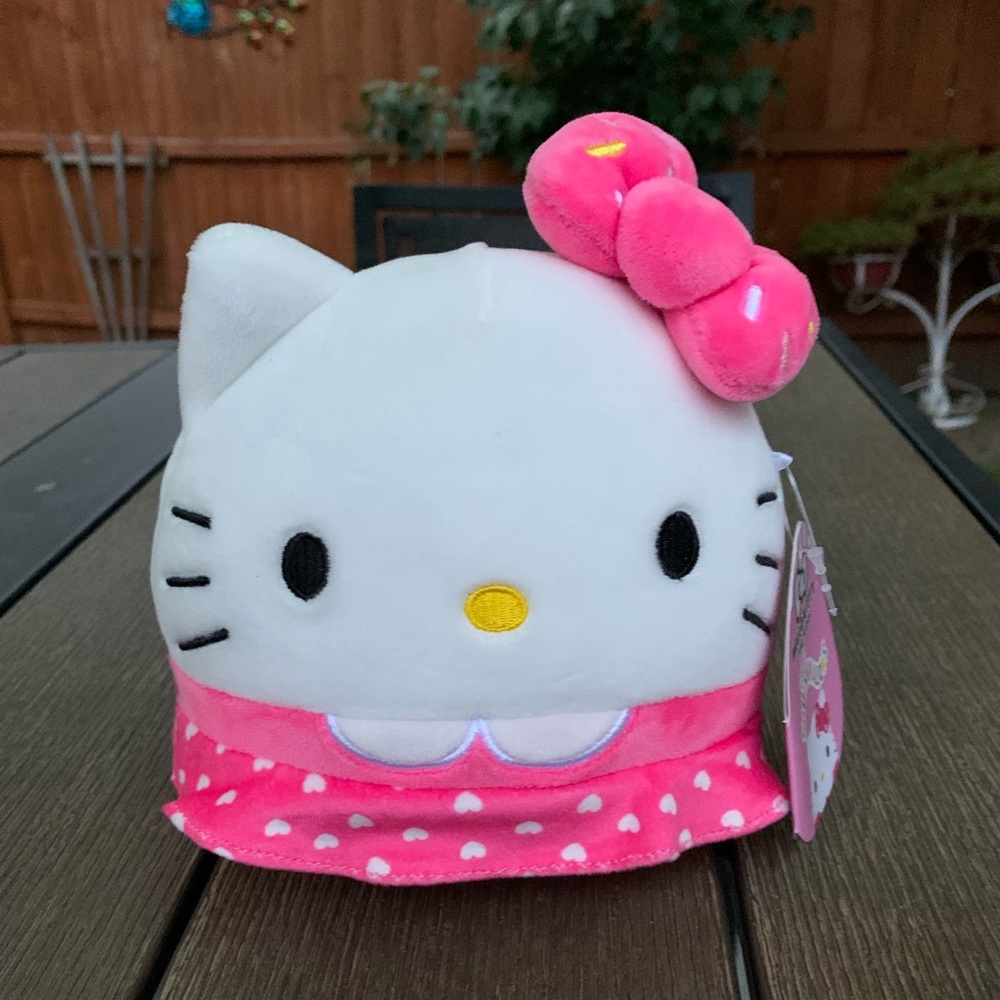 Hello Kitty Squishmallow